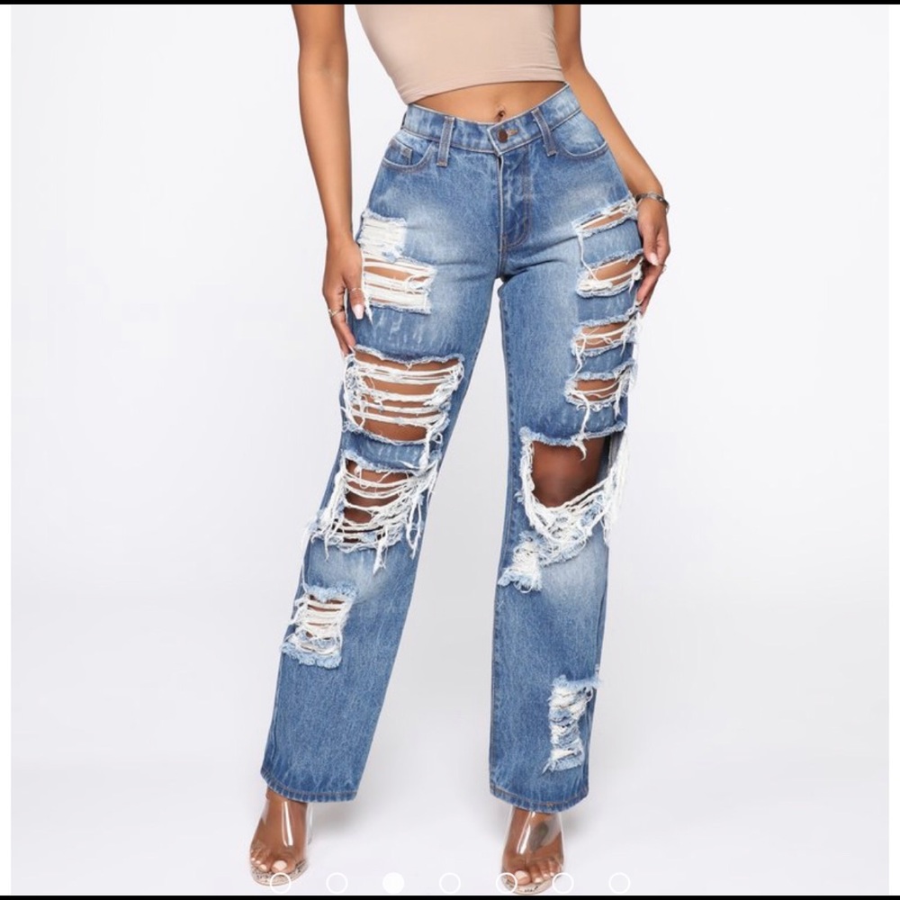 Distressed boyfriend jean